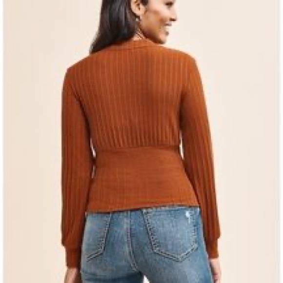 Dynamite Sweater - Picture 2 of 6